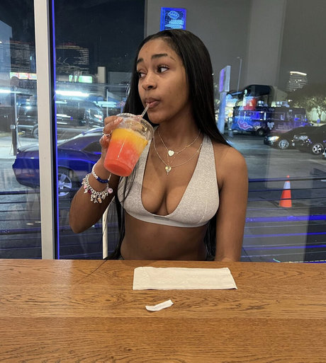 Kelsei Queen porno erotische bilder