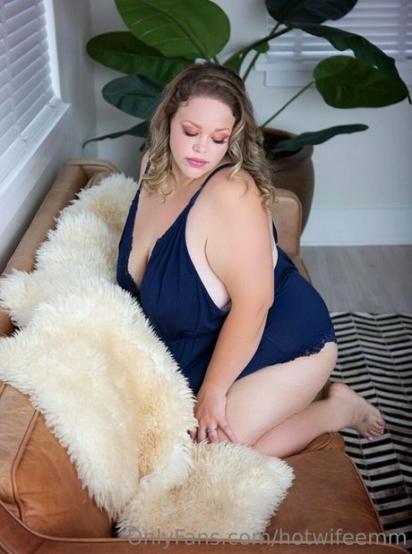 hotwifeemm sexy nackt bild