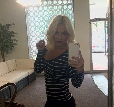 pov-teen-onlyfans erotische sexy bild