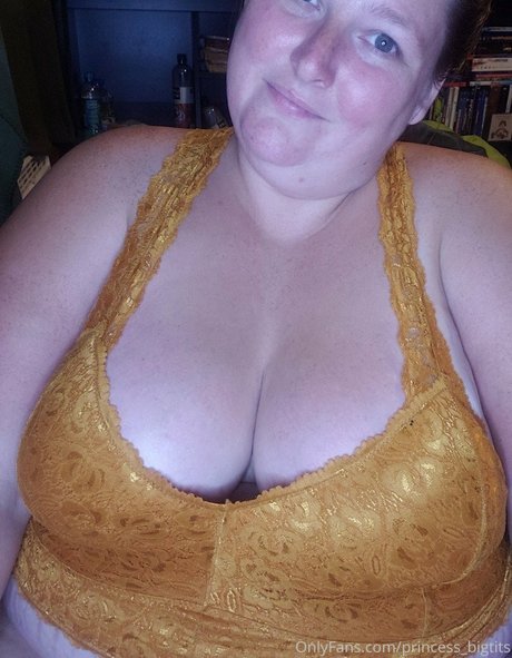 titten-selfie onlyfans hübsche freie bild