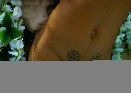 skyluxxe nackt kostenlose bilder