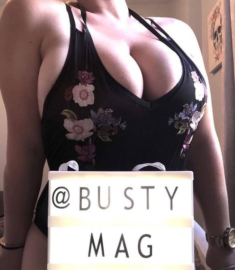 Busty Magazine sexy freie foto