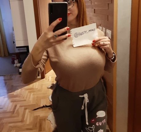 Busty Magazine perfekte galerie