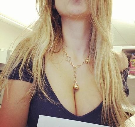 Busty Magazine schauspielerin top archiv