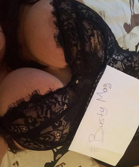 Busty Magazine perfekte erotische fotos