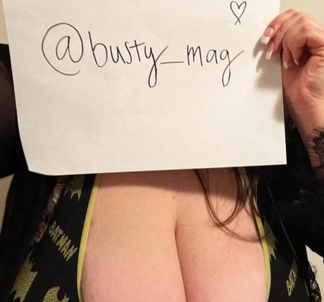 Busty Magazine erotische pornographische bilder