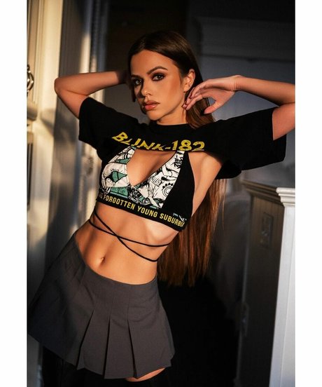 adelinesofficial hübsche exklusive foto