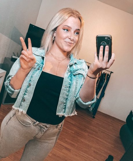 heißeste rothaarige onlyfans akt archiv