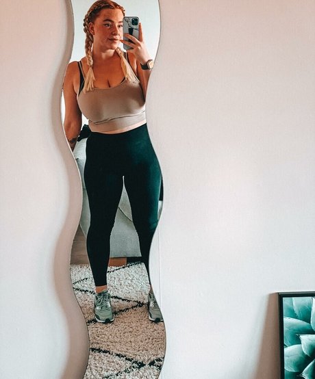 Sarah Neuhaus xxx archiv