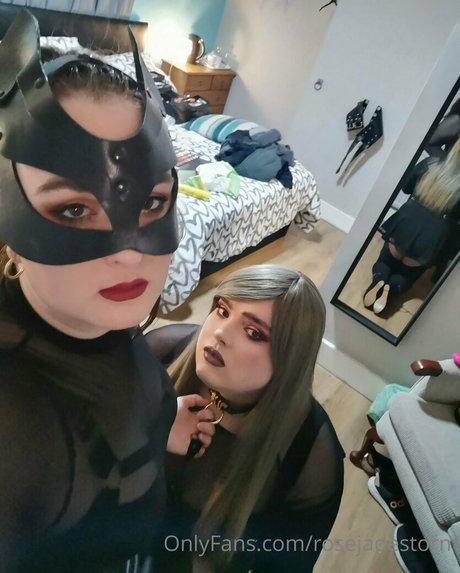 rosejadestorm model nackten bilder