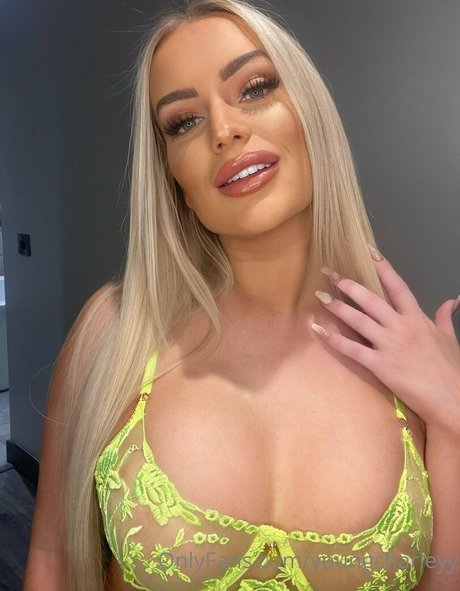 dünne ebenholz-onlyfans beste hübsche fotos