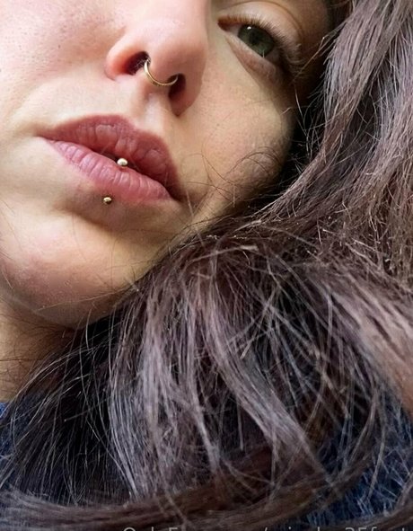 micole 35feet schauspielerin sexy foto