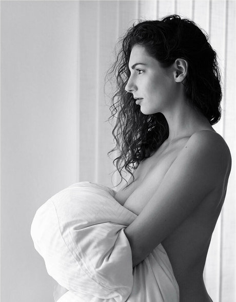 Jiwa Raga model akt bild