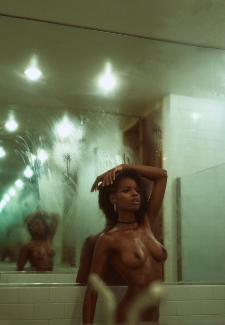 Luci Lane xxx nackt foto