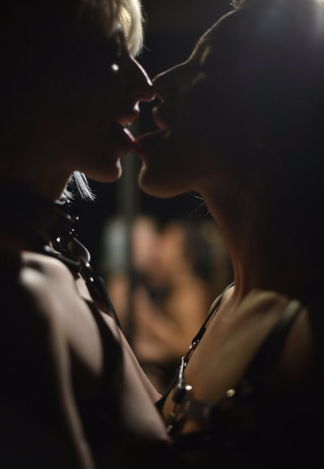 ielevenyou pornostar top foto