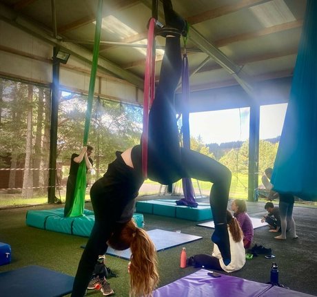 Beth Roars model nackte bild