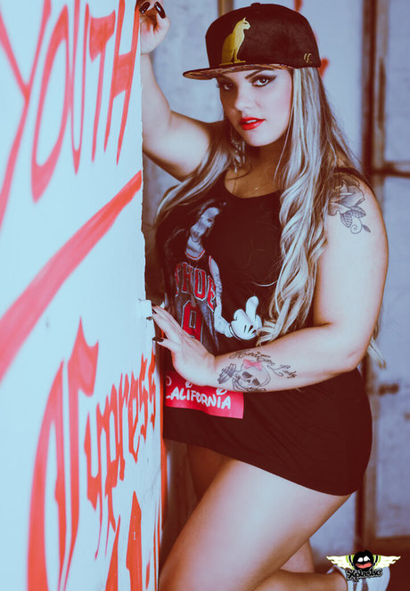 Carine Ivankio pornostar kunst foto