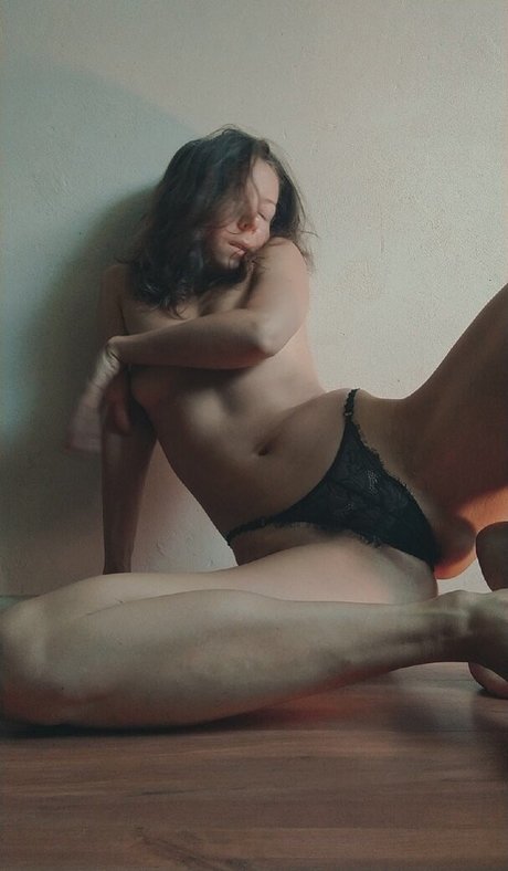 Katherine Neoromantika porno nackten foto