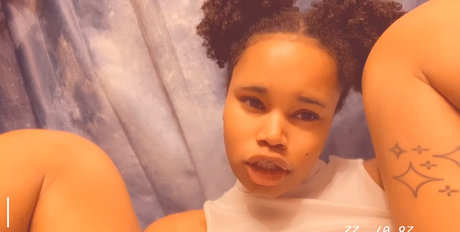 Cloudy Vi erotische sexy foto