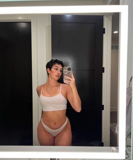 Gianna Evelyn schöne akt galerie