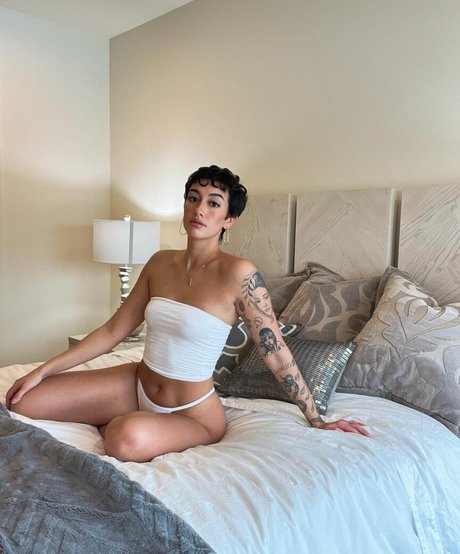 Gianna Evelyn porno nackten foto