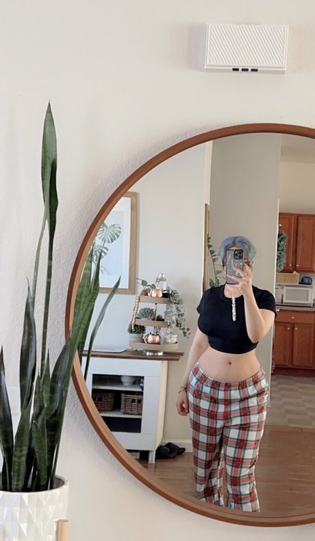 Aliyah Delaney kunst exklusive foto