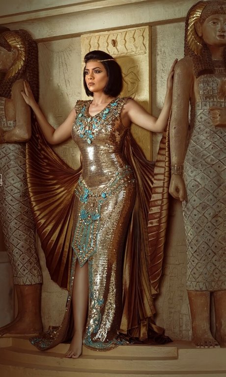 Sahar El Sayegh exklusive nackte bilder