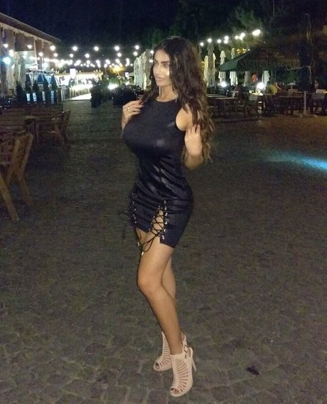 Lupulescu P model nackten foto