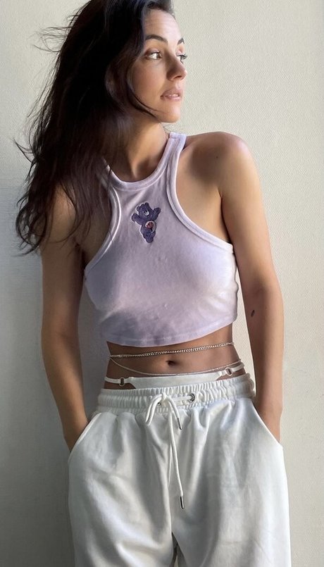 Adelaide Kane erwachsene pornostar bild