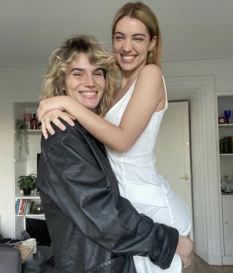 Adelaide Kane hübsche pornografische bilder