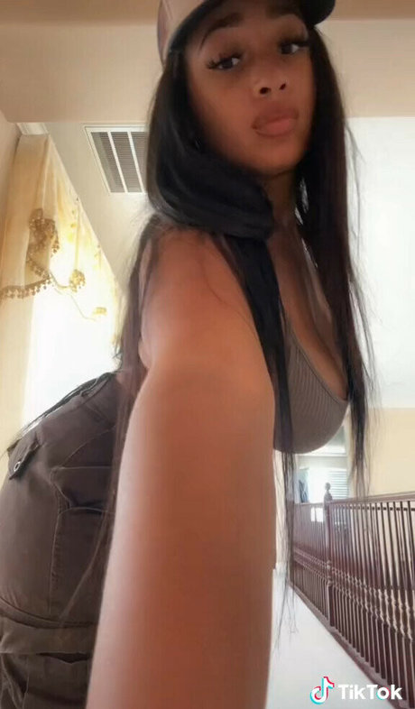 Lexxiibaebie schöne nackten fotos