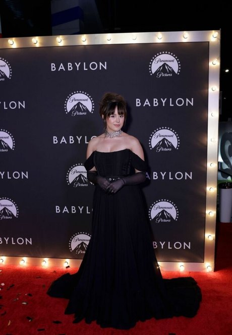 Hayley Orrantia freie nackten foto