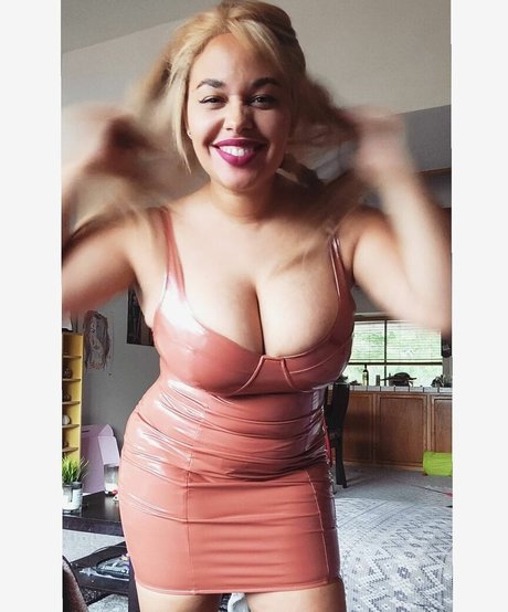 Sharlettewitch model freie galerie