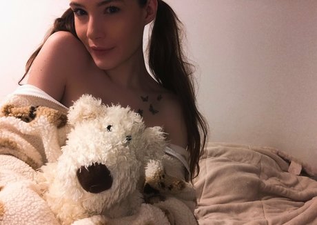 adrianabanana420 schauspielerin schöne bild