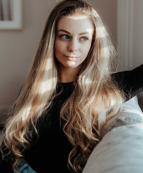 Dalmalaluna nacktheit pornografische bild