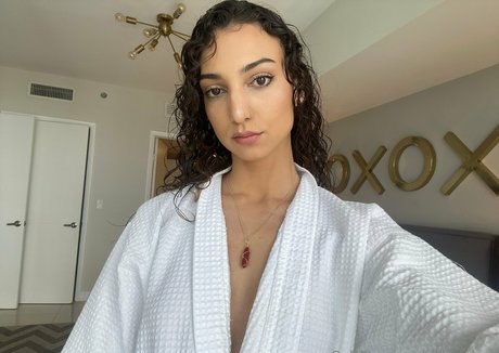 Vikki Mlynn top nacktheit foto