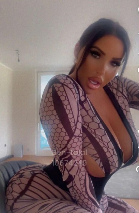 Anais Bragadias freie bilder