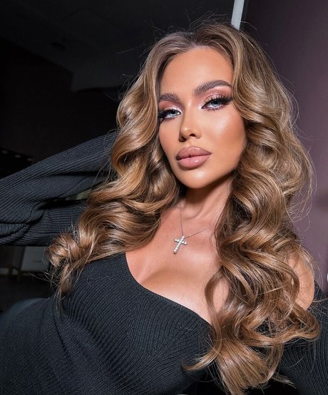 Nazarova Arina sexy top bild