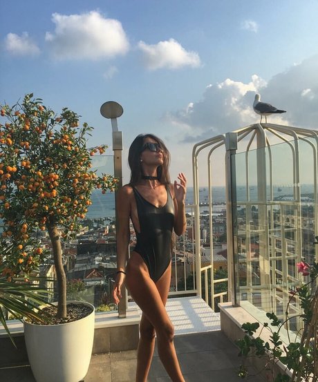 Alicia Londono nacktheit kunst bilder