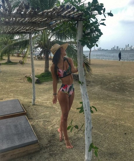 Alicia Londono sexy nackten fotos