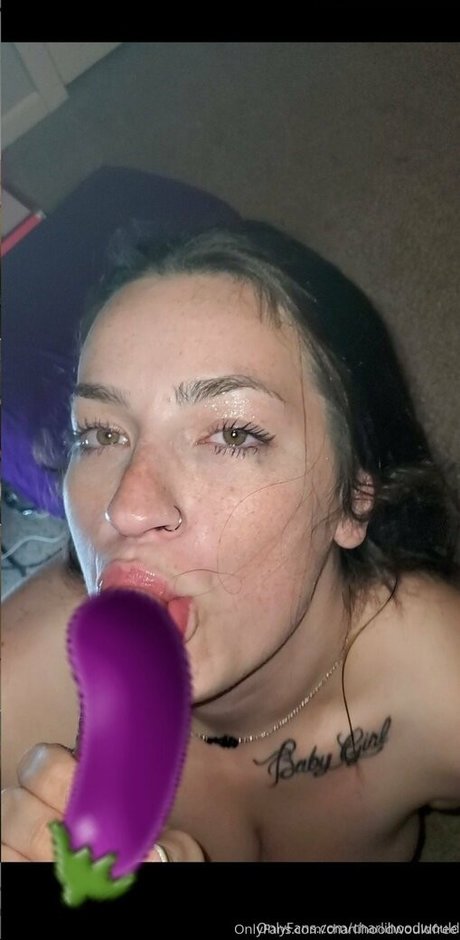 charlihoodwouldfree xxx nackte bild