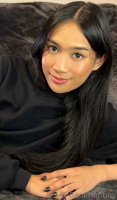 bankfemboy model exklusive fotos