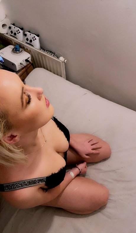 annanicolevip erotische schöne foto
