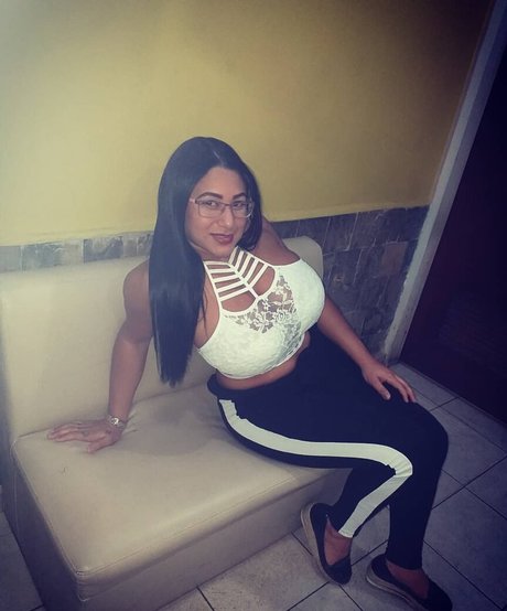 Nohely Guilarte porno akt foto