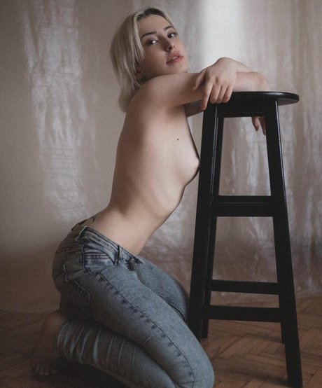 Simge Akkus hübsche nackt bilder