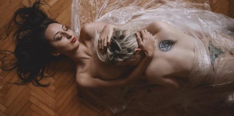 Simge Akkus pornographische pornostar archiv