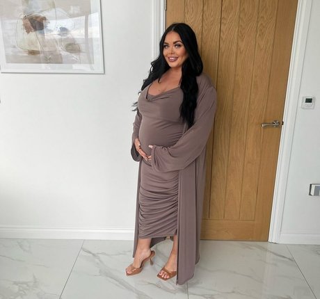 Scarlett Moffatt top fotos