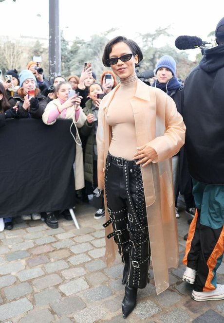 Taylor Russell perfekte sexy bild