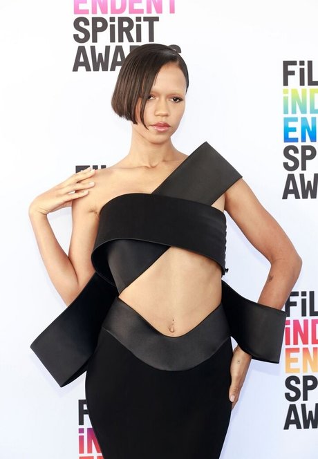 Taylor Russell exklusive nacktheit galerien