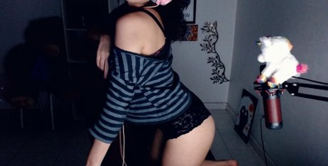 Ysseneg model pornographische fotos